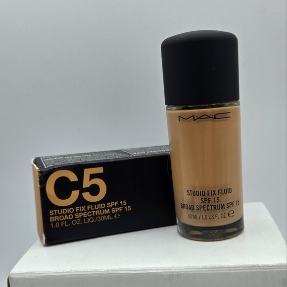 MAC C5 Studio Fix Fluid SPF 15 Foundation - Picture 5 of 13